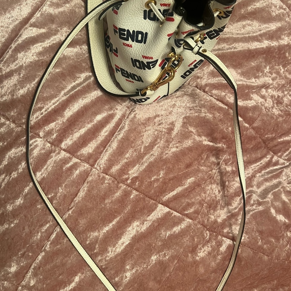 Fendi Roma bucket bag. Authentic. - Picture 3 of 5